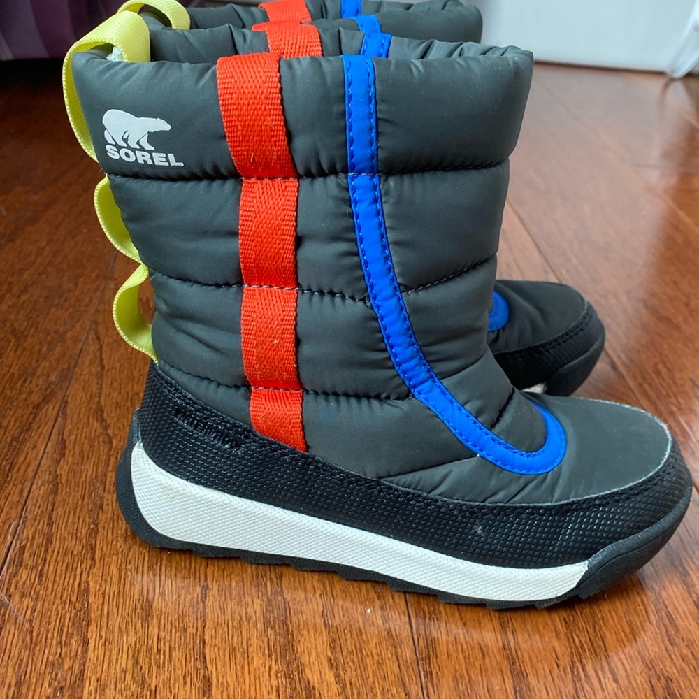 SOREL toddler snow boots size 10 runs small